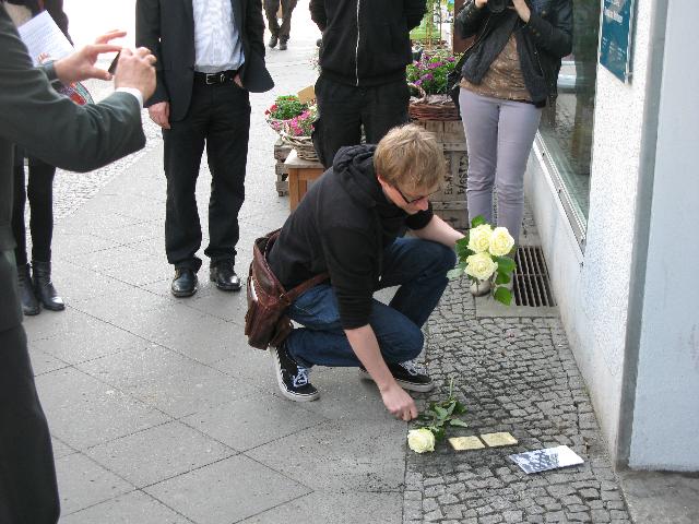 Stolpersteinverlegung in Berlin 2014. Bildrechte: Indra Hemmerling